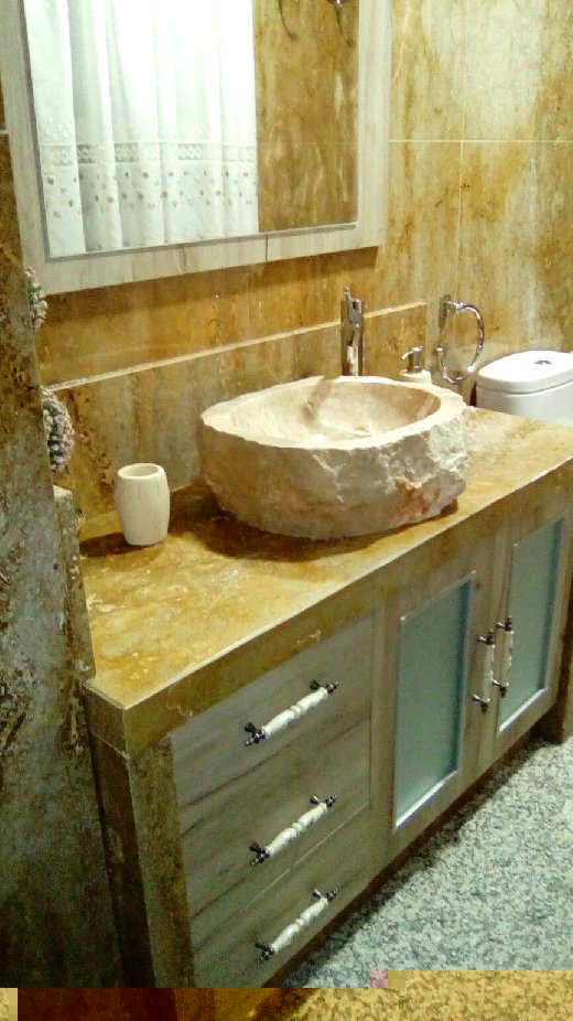 Baño en marmol travertino